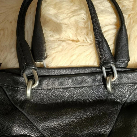 Just a great HAUL-ALL Bag ~ EUC: Calvin Klein Black Leather Bucket Bag - Picture 3 of 10